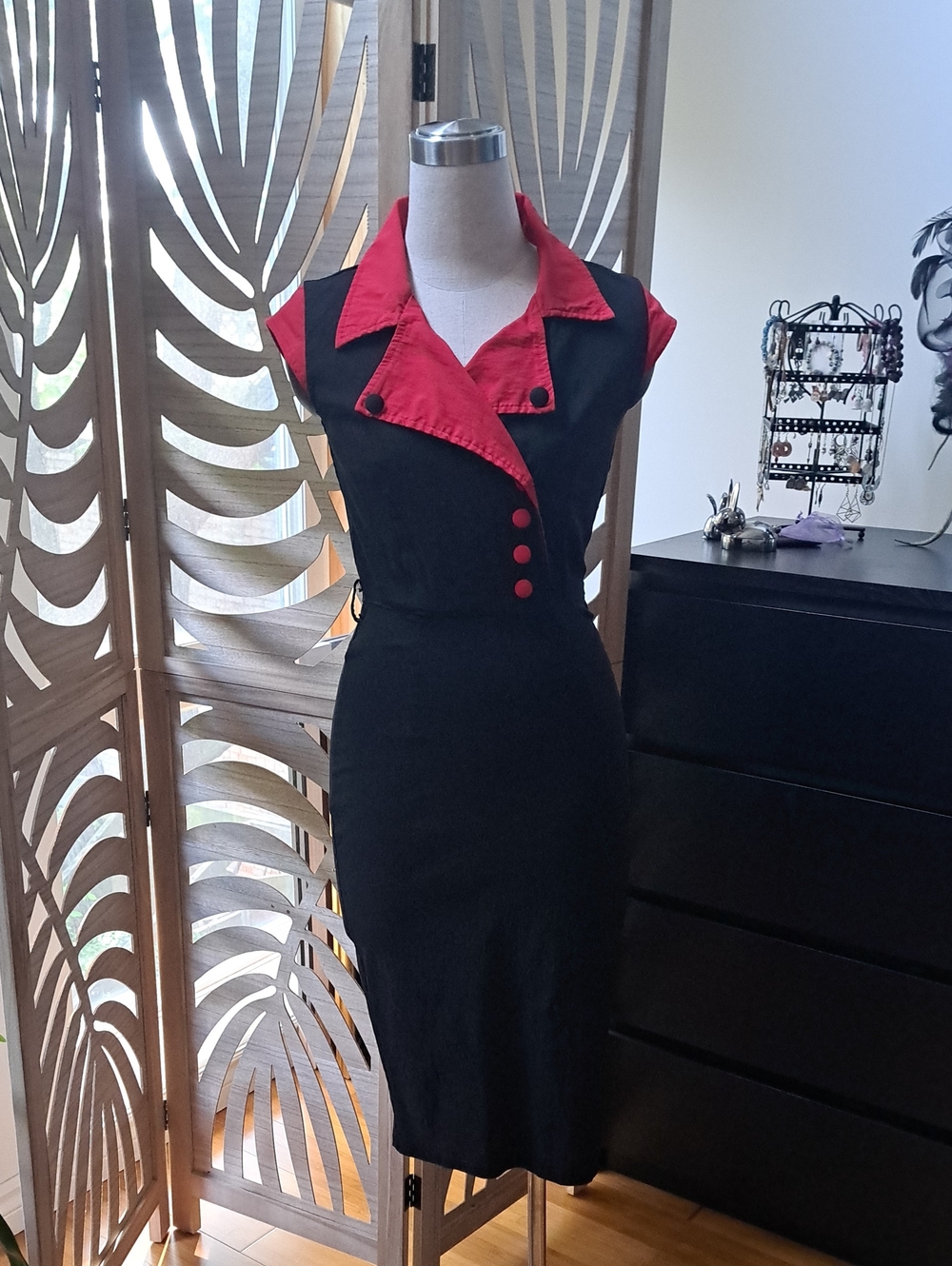 Black Midi Sheath Dress with Red Collar